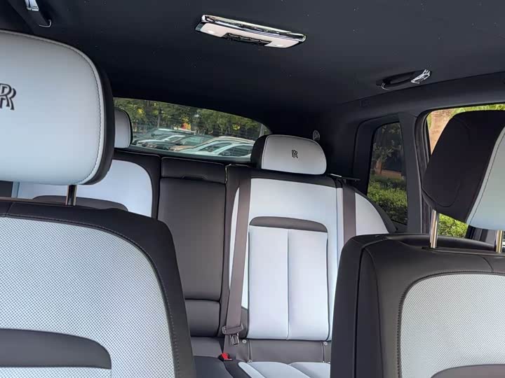 Rolls-Royce Cullinan, 2023 — фото 6 из 9