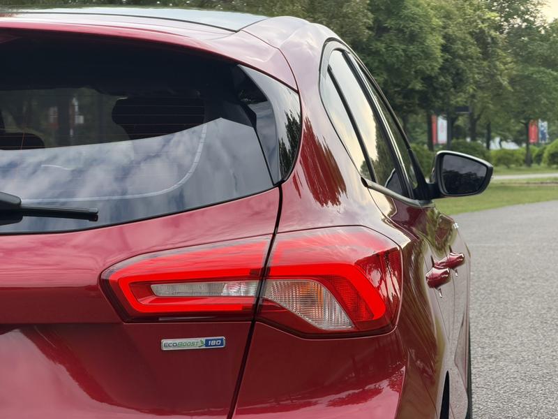 Ford Focus, 2022 — фото 9 из 12
