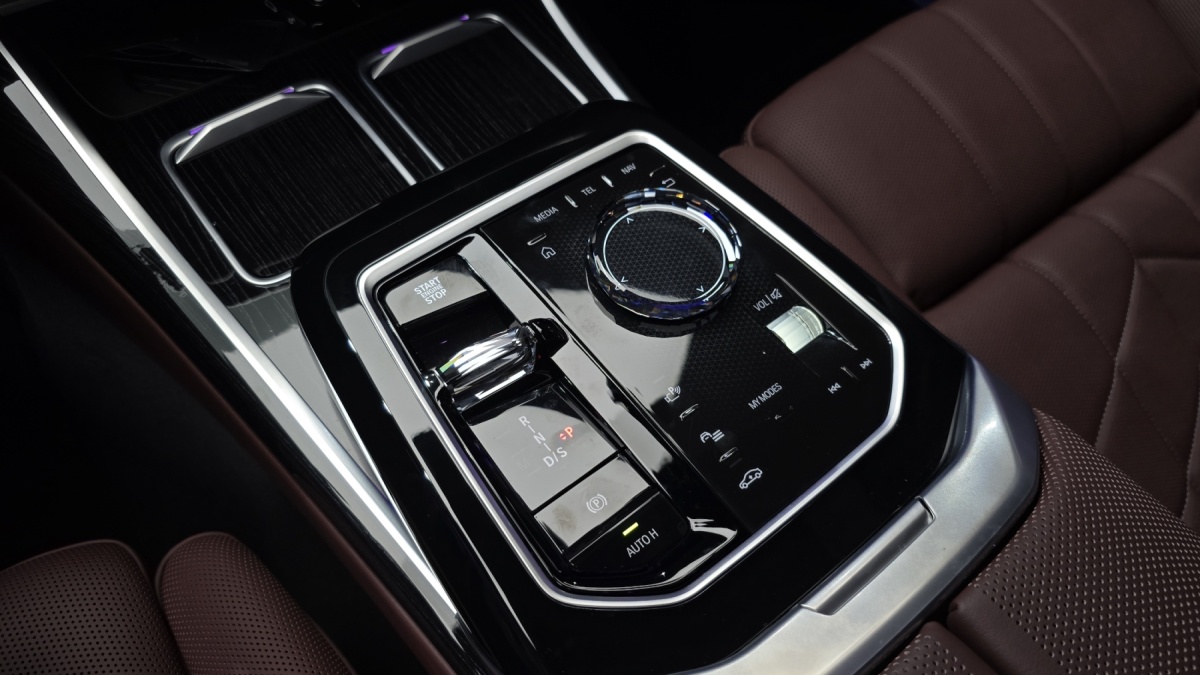 BMW 7 Series, 2025 — фото 8 из 12