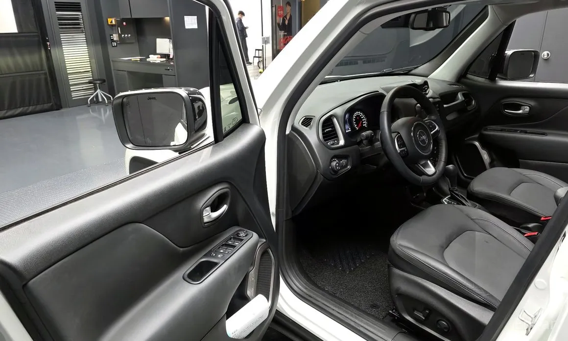 Jeep Renegade, 2023 — фото 11 из 12