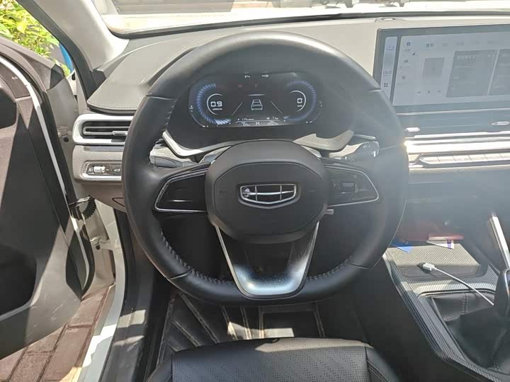 Geely Emgrand, 2023 — фото 3 из 9