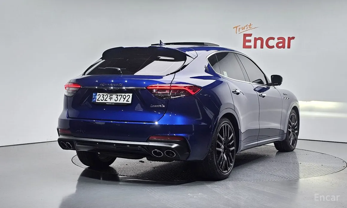 Maserati Levante, 2022 — фото 2 из 12
