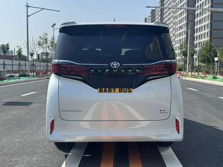 Toyota Alphard, 2025 — фото 7 из 9