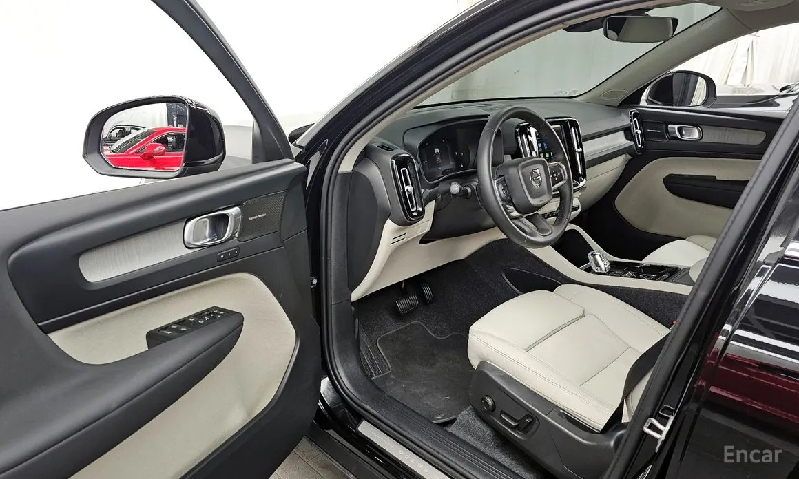 Volvo XC40, 2024 — фото 10 из 12