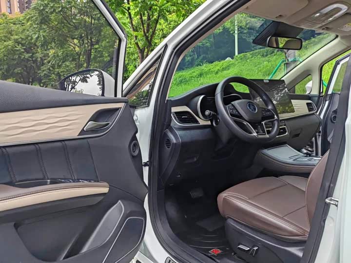 BYD Song Max Hybrid, 2022 — фото 7 из 9