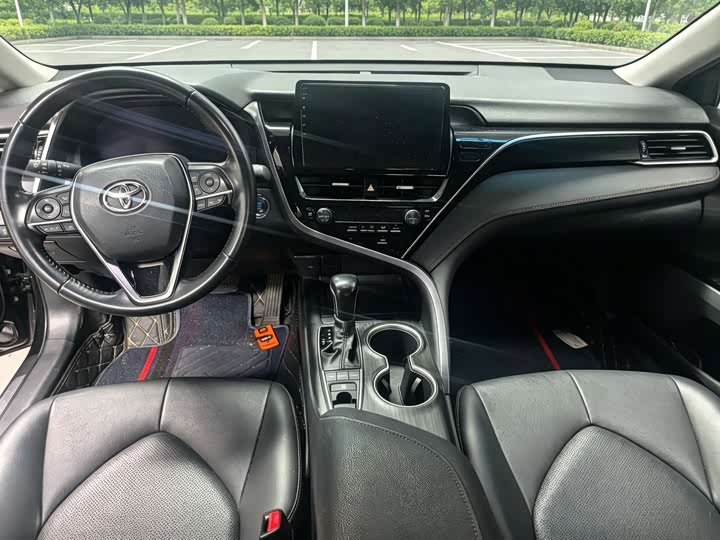 Toyota Camry, 2022 — фото 6 из 7