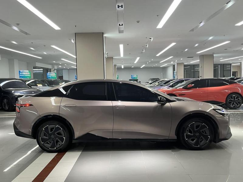 Toyota bZ3, 2023 — фото 6 из 11