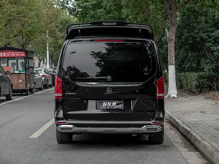 Mercedes-Benz V-Class, 2023 — фото 5 из 9