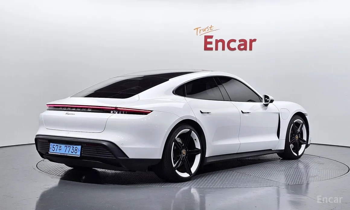 Porsche Taycan, 2023 — фото 2 из 12