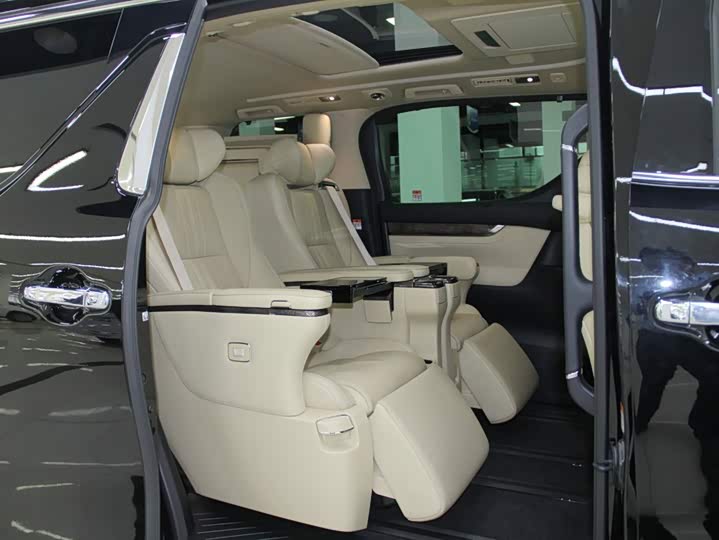 Toyota Alphard, 2022 — фото 8 из 9