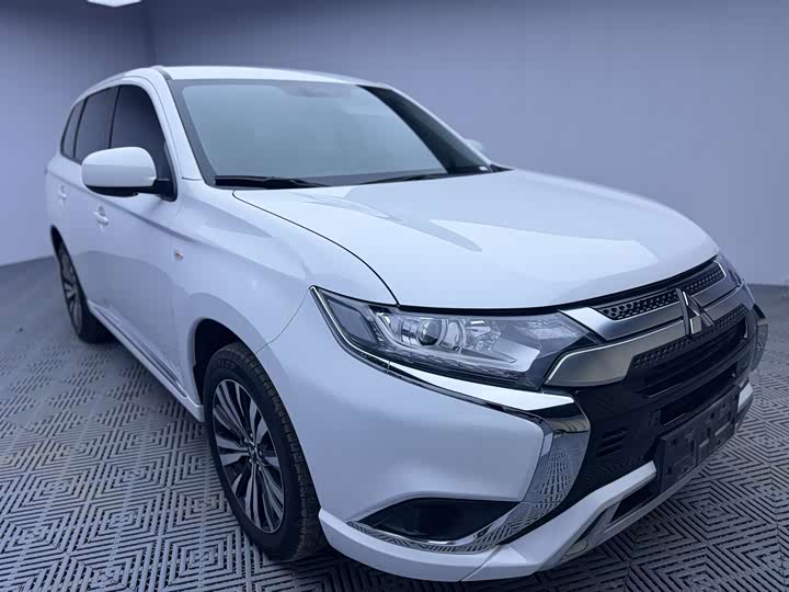 Mitsubishi Outlander, 2022 — фото 3 из 9