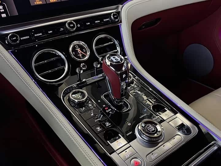 Bentley Continental GT, 2022 — фото 9 из 9