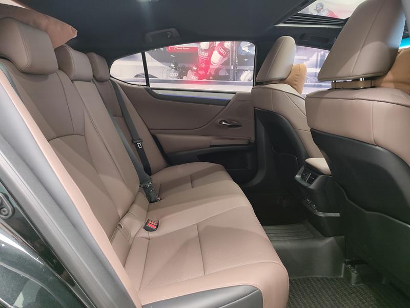 Lexus ES, 2025 — фото 11 из 12