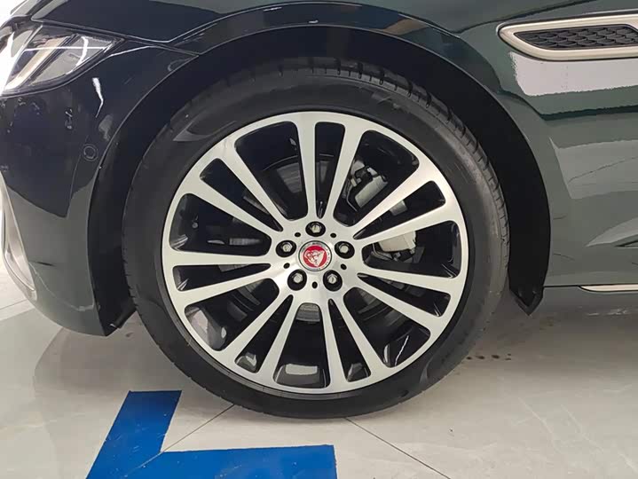 Jaguar XF L, 2024 — фото 6 из 9