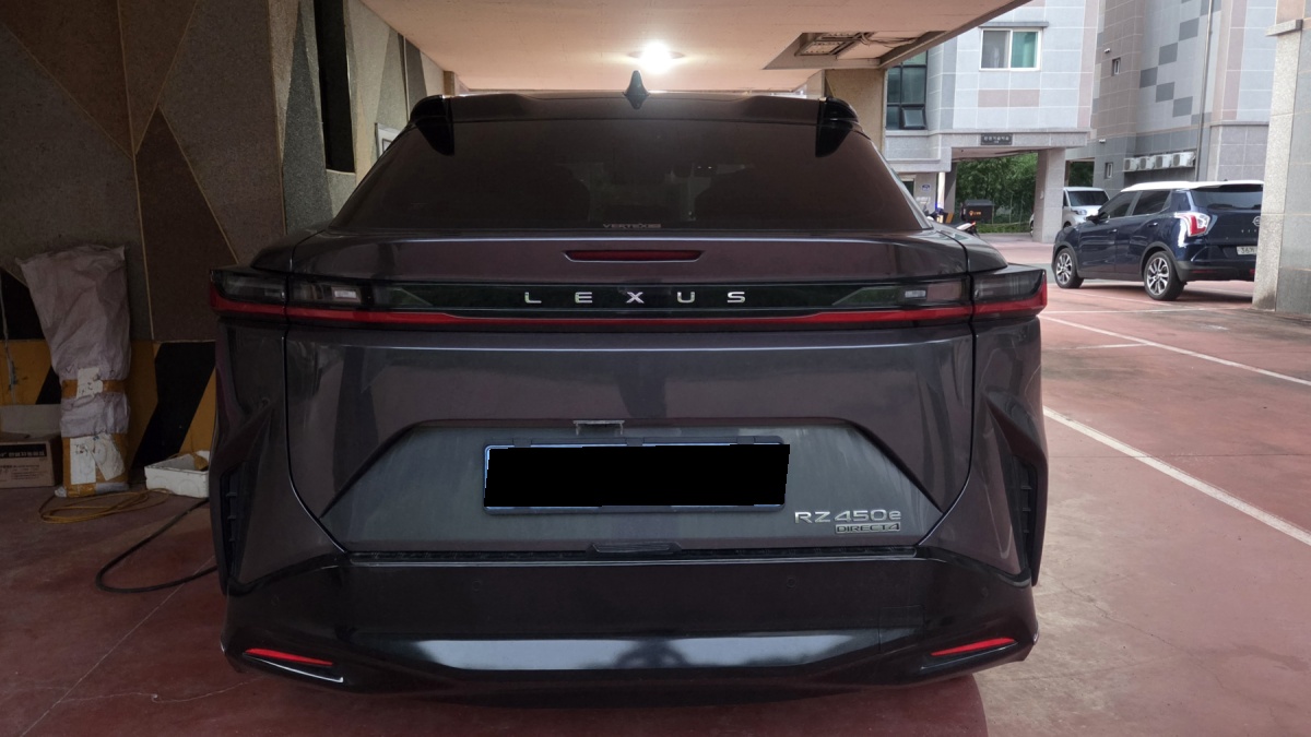 Lexus RZ, 2023 — фото 4 из 12