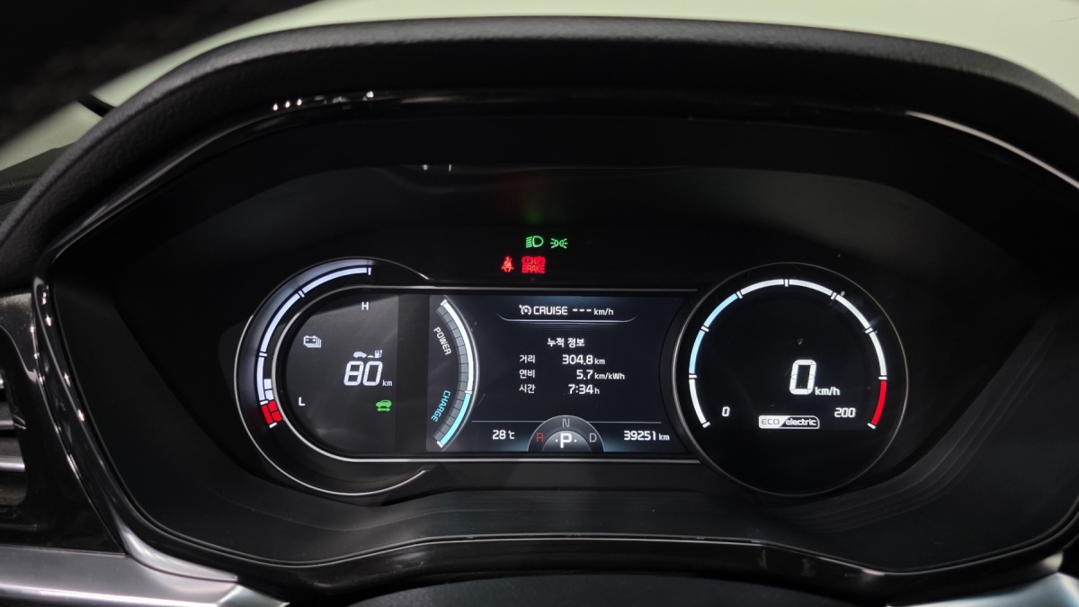Kia Niro, 2023 — фото 8 из 12