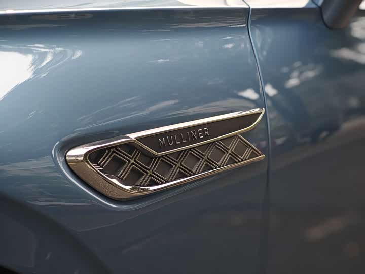 Bentley Flying Spur Hybrid, 2025 — фото 5 из 9