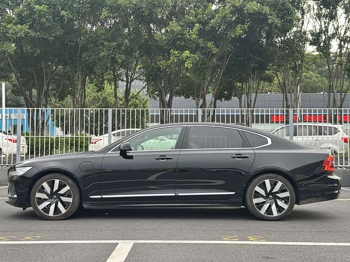 Volvo S90 Hybrid, 2024 — фото 8 из 9