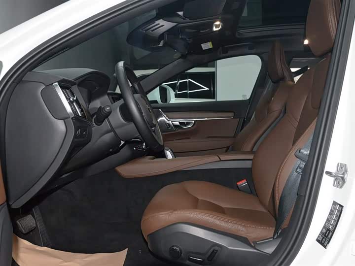 Volvo V90, 2023 — фото 9 из 9