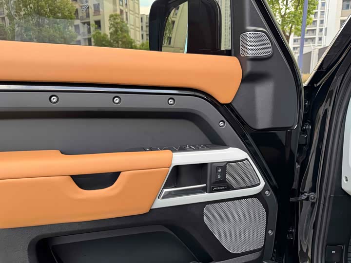 Land Rover Defender, 2023 — фото 6 из 12