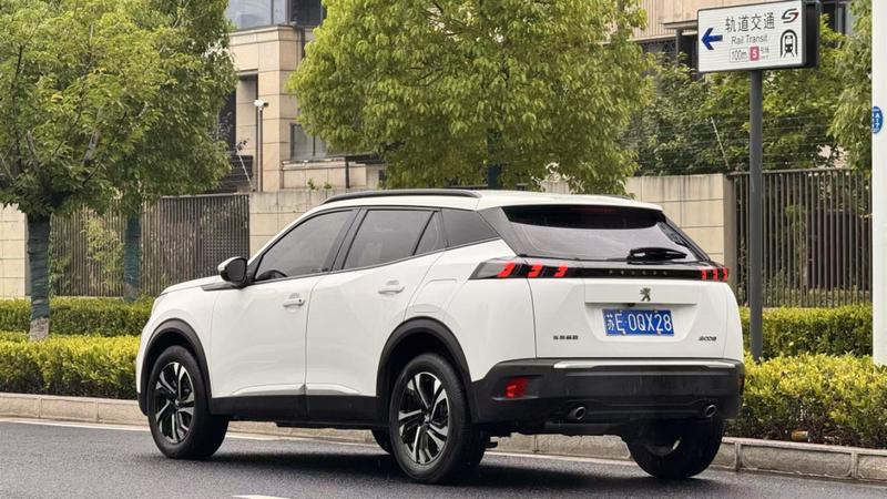 Peugeot 2008, 2022 — фото 4 из 12