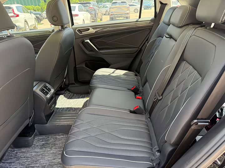 Volkswagen Tiguan L Pro, 2023 — фото 5 из 9