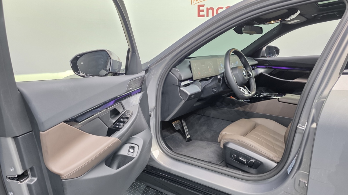 BMW 5 Series, 2025 — фото 10 из 12