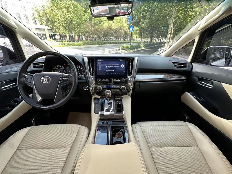 Toyota Vellfire, 2022 — фото 7 из 10