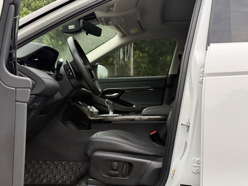 Land Rover Range Rover Evoque L, 2023 — фото 10 из 12