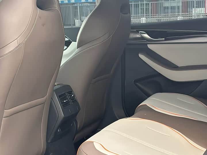 BYD Qin Plus, 2023 — фото 6 из 9