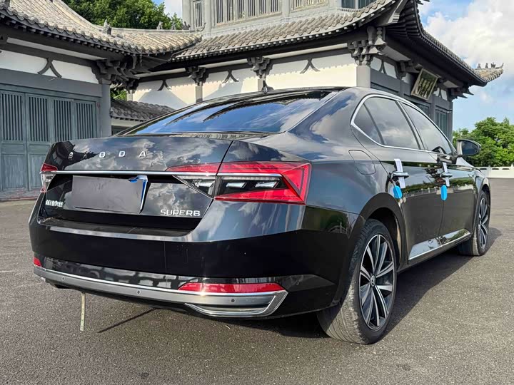 Skoda Superb, 2023 — фото 6 из 9