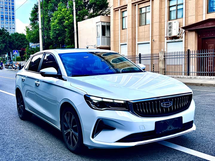 Geely Emgrand, 2022 — фото 2 из 9