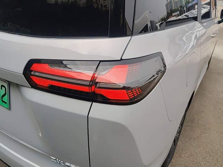 Wuling Starlight 730 Hybrid/EV, 2025 — фото 8 из 9