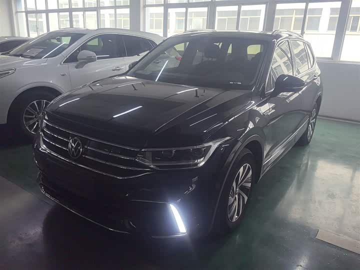 Volkswagen Tiguan L Hybrid, 2022 — фото 2 из 9