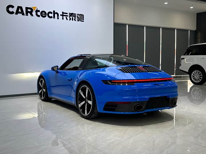 Porsche 911, 2022 — фото 8 из 9