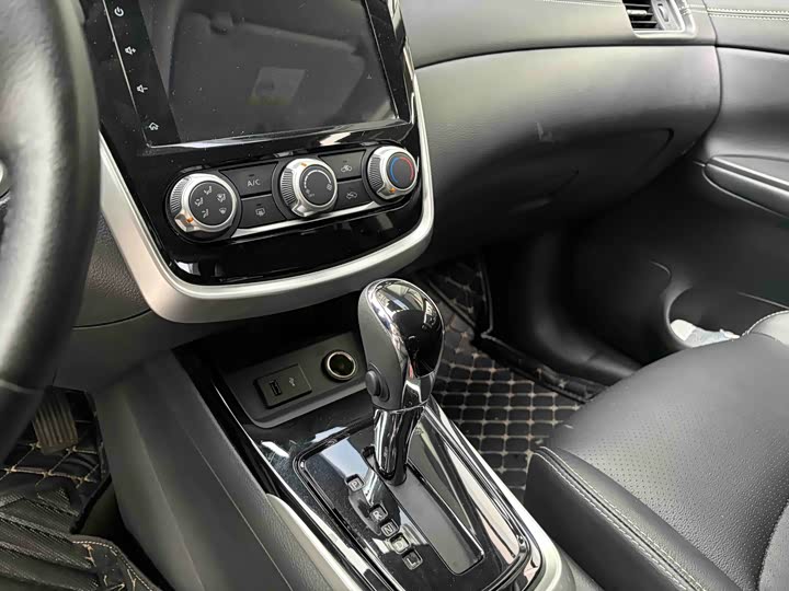 Nissan Tiida, 2023 — фото 5 из 9