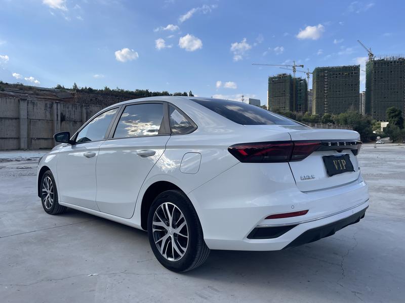 Geely Emgrand, 2022 — фото 5 из 12
