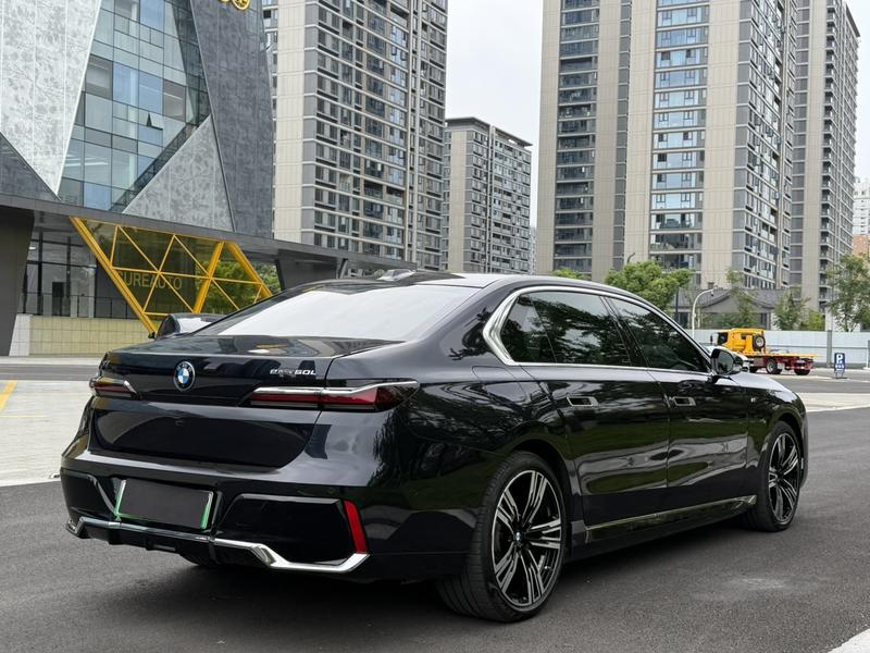 BMW i7, 2024 — фото 7 из 12