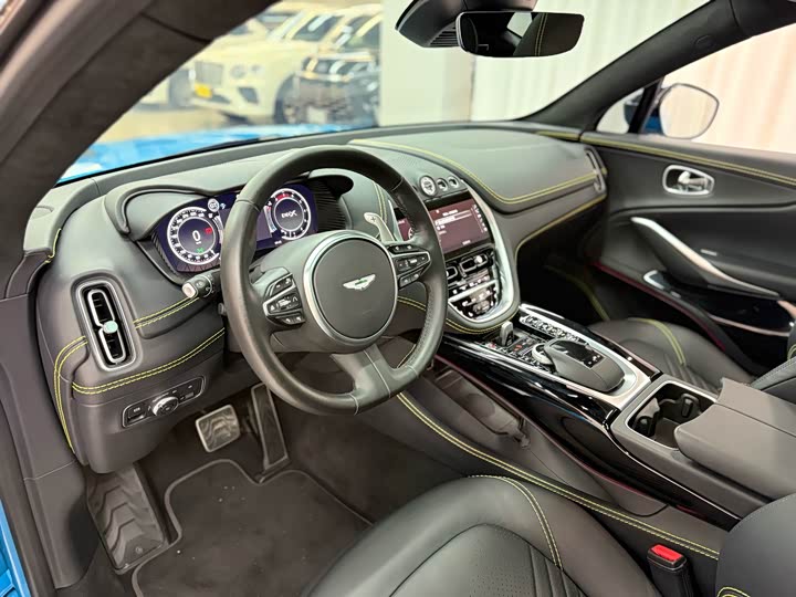 Aston Martin DBX, 2022 — фото 8 из 9