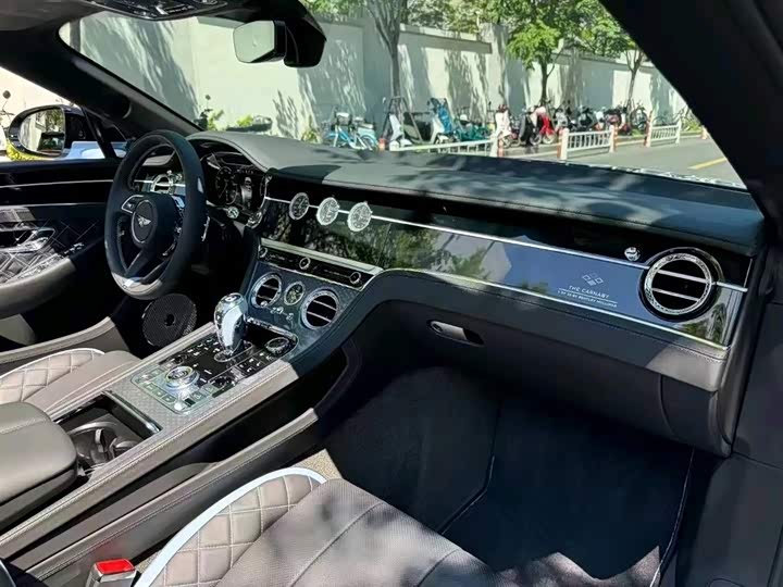 Bentley Continental GT, 2023 — фото 2 из 5