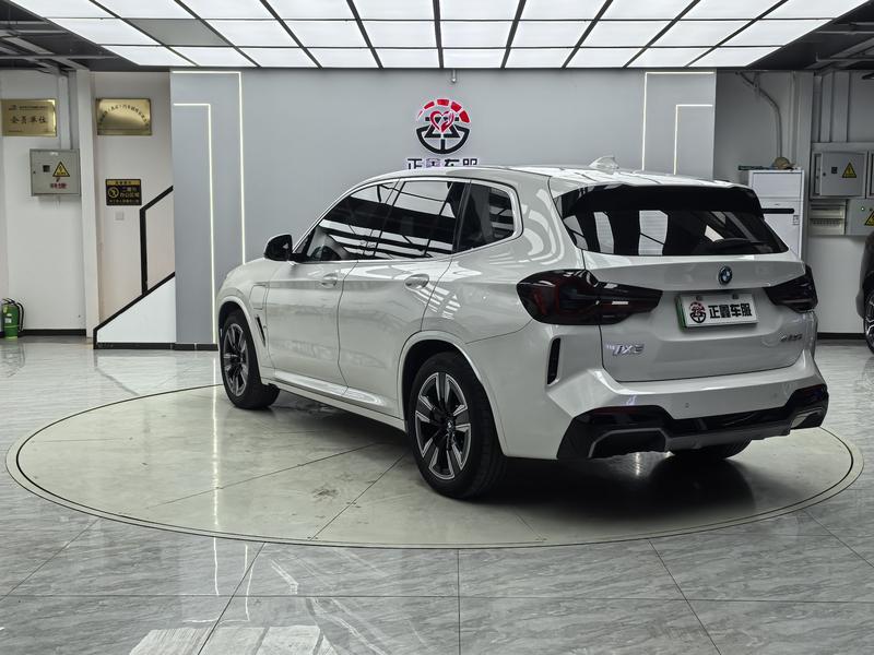BMW iX3, 2023 — фото 5 из 12