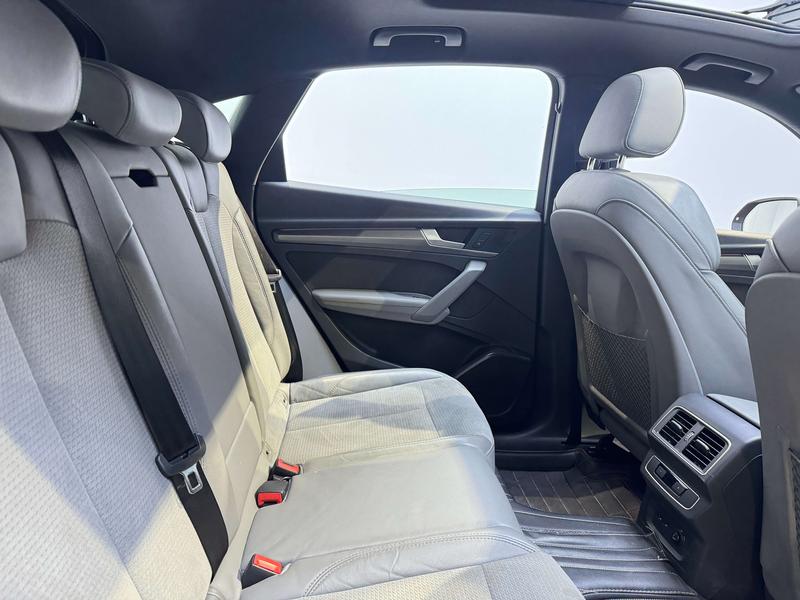 Audi Q5L Sportback, 2023 — фото 8 из 10