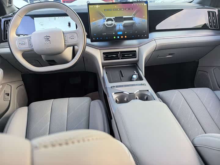 BYD Song Ultra EV, 2025 — фото 7 из 9