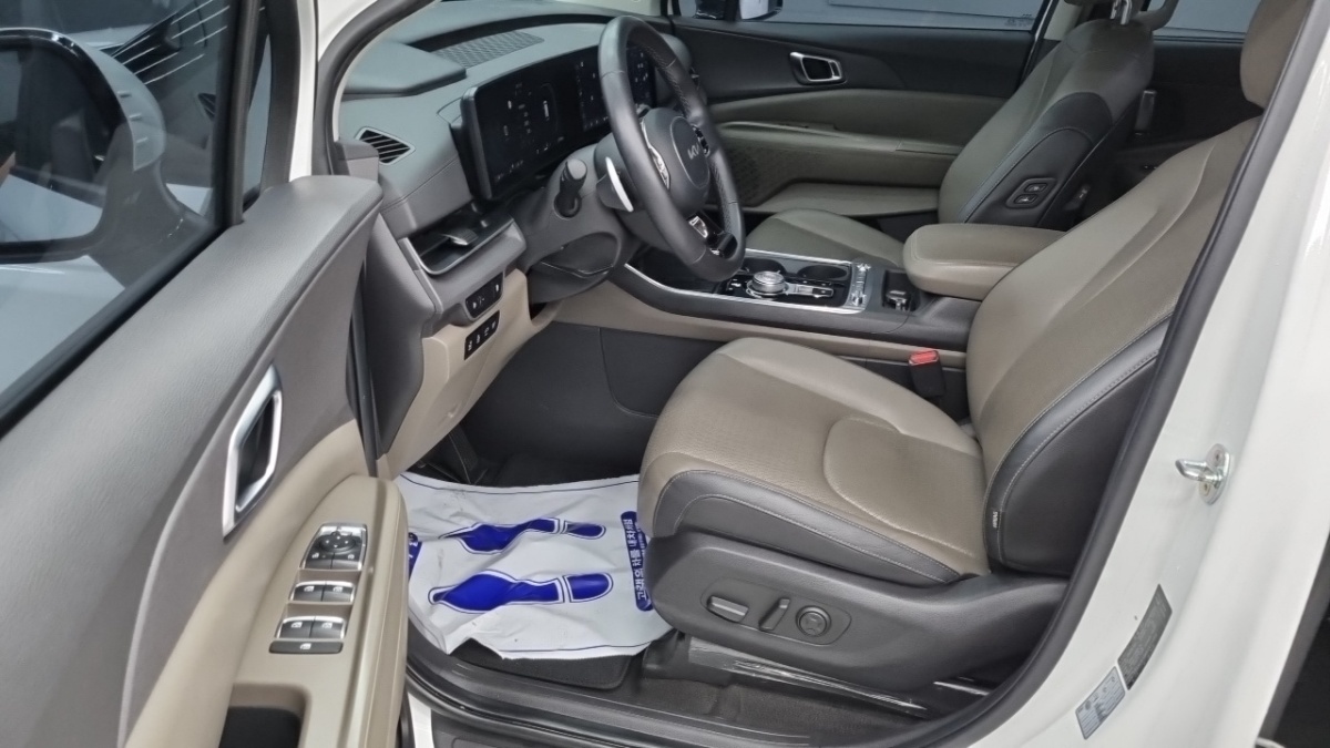 Kia Carnival, 2023 — фото 9 из 12