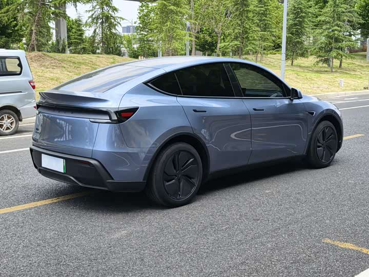 Tesla Model Y, 2026 — фото 4 из 9