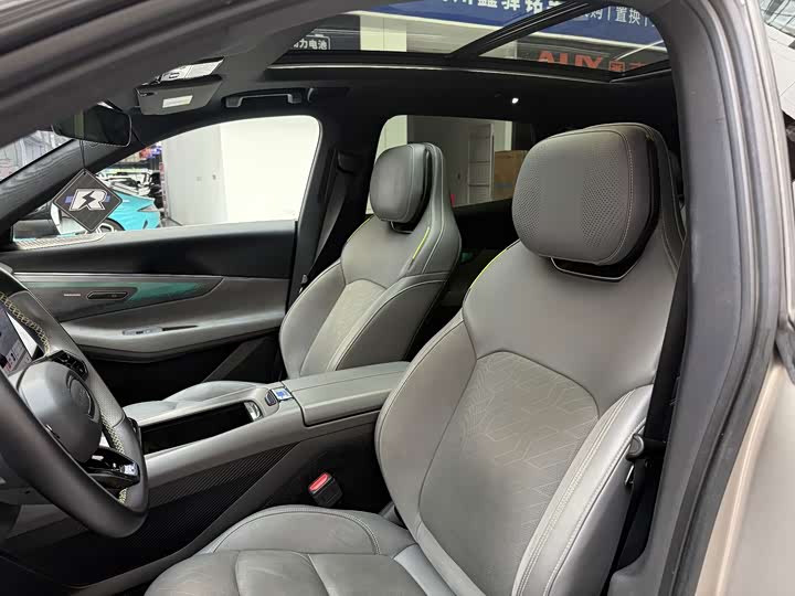 Lynk & Co 08 EM-P Hybrid, 2023 — фото 5 из 9