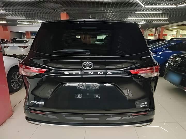 Toyota Sienna, 2025 — фото 6 из 9