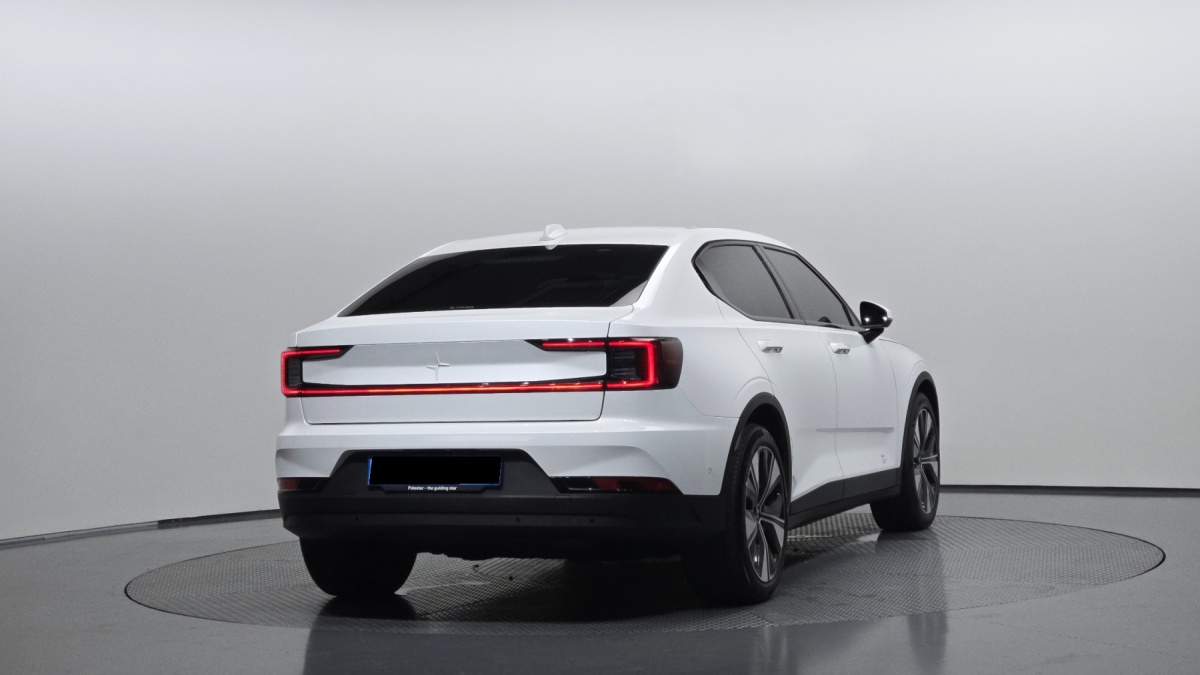 Polestar 2, 2022 — фото 2 из 12