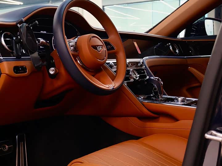 Bentley Flying Spur Hybrid, 2022 — фото 8 из 9
