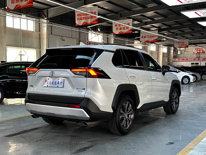 Toyota RAV4, 2023 — фото 5 из 9
